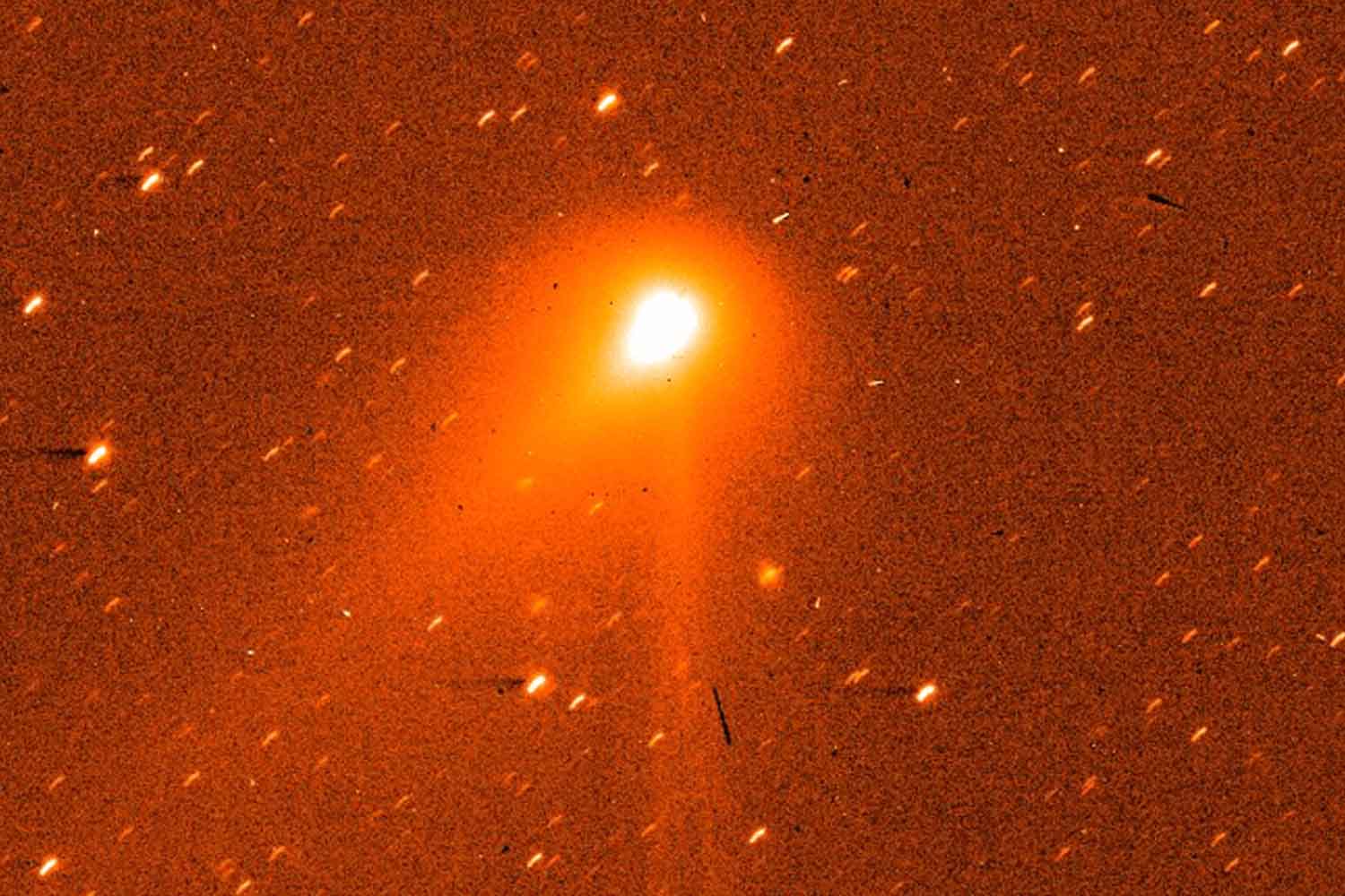 La cometa interstellare 3I/ATLAS emette acqua equivalente a 70 piscine olimpioniche quotidianamente (e la sonda europea Juice l'ha osservata da vicino). 3