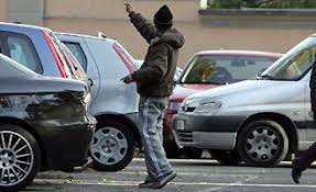 Minacce In Strada Per Ricevere Denaro, Arrestato Parcheggiatore Abusivo 3
