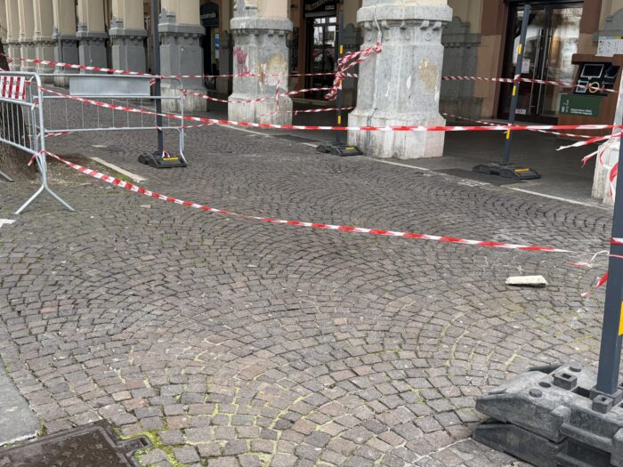 Palazzo Natella, Cadono Calcinacci 3