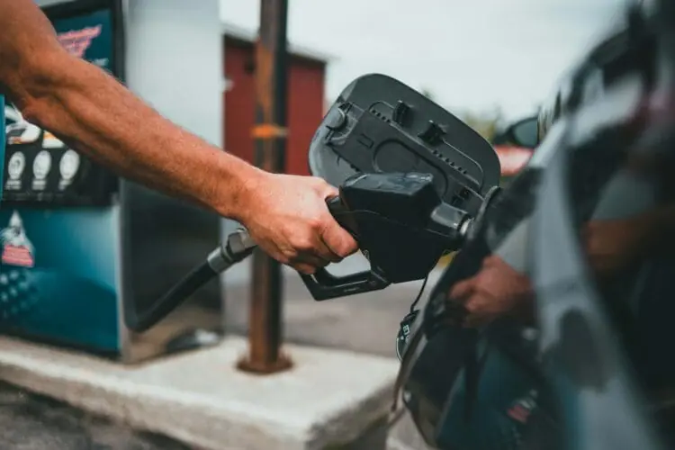Prezzi dei carburanti in salita, flop per il decreto Accise 2