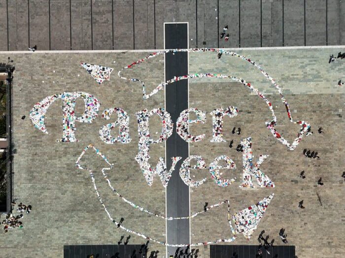 Salerno, Grande Successo Per Il Flash Mob Di Paperweek In Piazza Della Libertà – 3