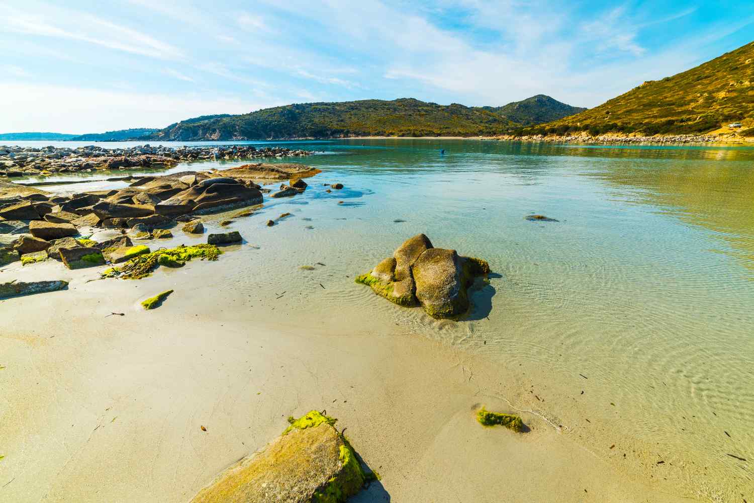Sardegna 2026: accesso limitato alle spiagge, modalità di prenotazione e costi attuali. 17