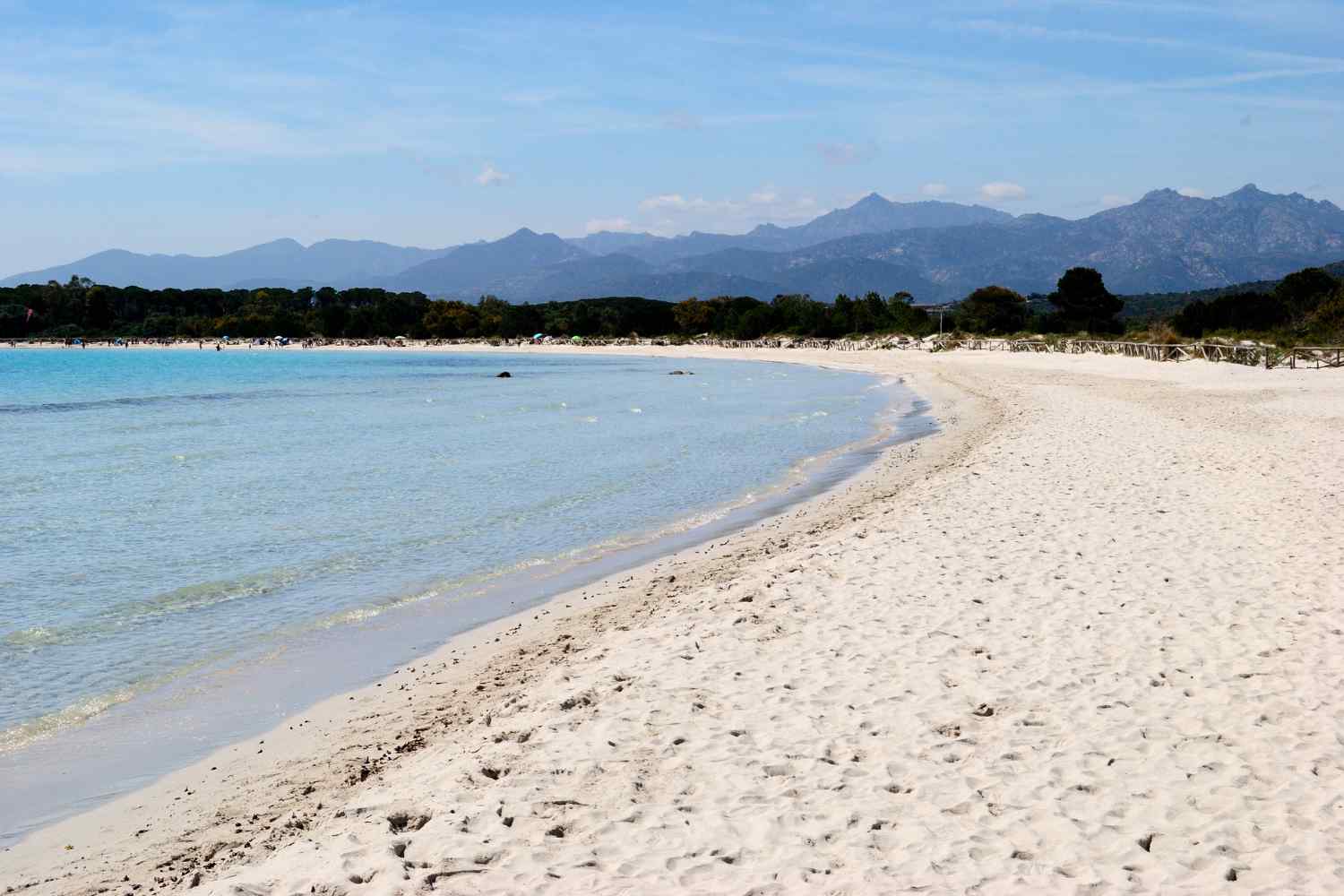 Sardegna 2026: accesso limitato alle spiagge, modalità di prenotazione e costi attuali. 13