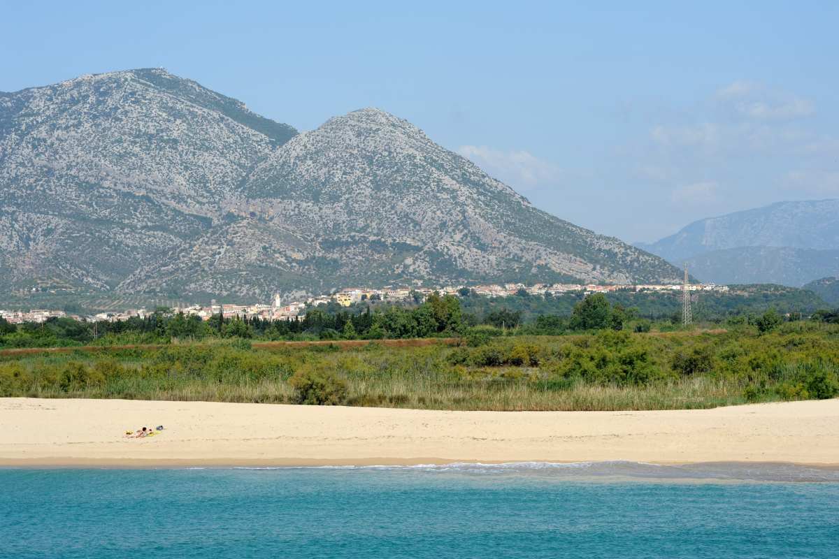Sardegna 2026: accesso limitato alle spiagge, modalità di prenotazione e costi attuali. 19