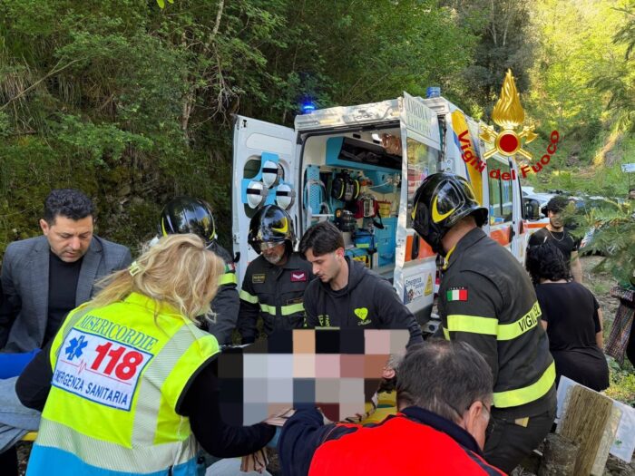 Si Ribalta Con L’Escavatore, 58Enne Soccorso Dai Vigili Del Fuoco 3