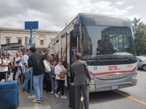 Stop Ai Traghetti Per La Costiera, Caos Alle Fermate Bus Della Stazione Di Salerno 15