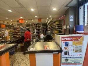 Via Lazzarelli, Rapina Al Mini Market Spesa Mia: Cassiere Ferito Con Morso 7