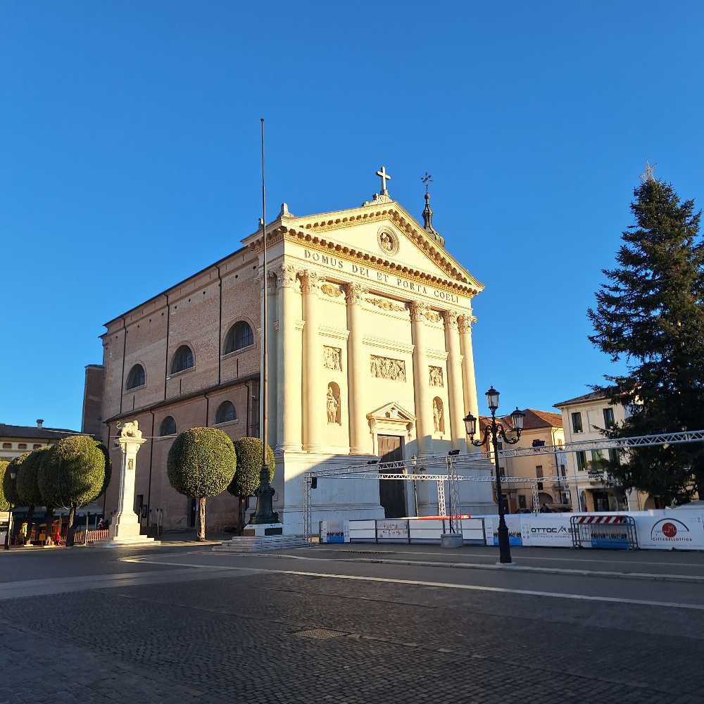 Abbiamo percorso le mura di Cittadella, il villaggio fortificato che consente di camminare sopra la storia a un'altezza di 15 metri. 27