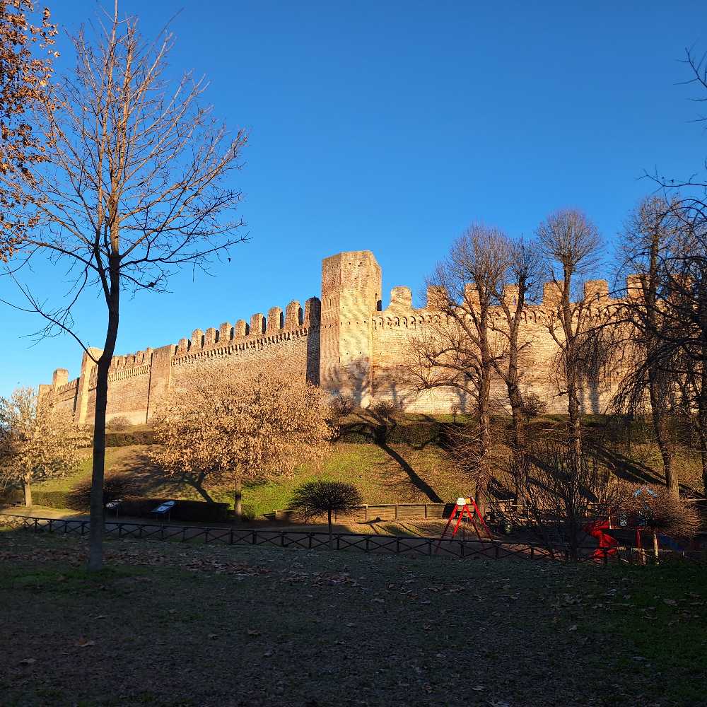 Abbiamo percorso le mura di Cittadella, il villaggio fortificato che consente di camminare sopra la storia a un'altezza di 15 metri. 17