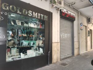 Buco Nella Parete, Rubati 20 Kg Di Argento Alla Goldsmith Di Pastena 11