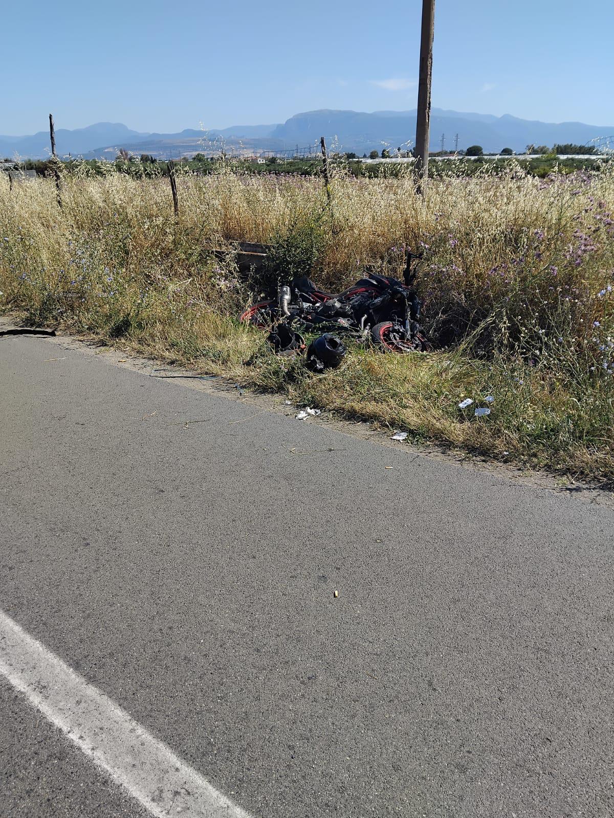 Eboli: Scontro Fra Auto E Moto Sulla Ss18, Feriti Due Giovani 3