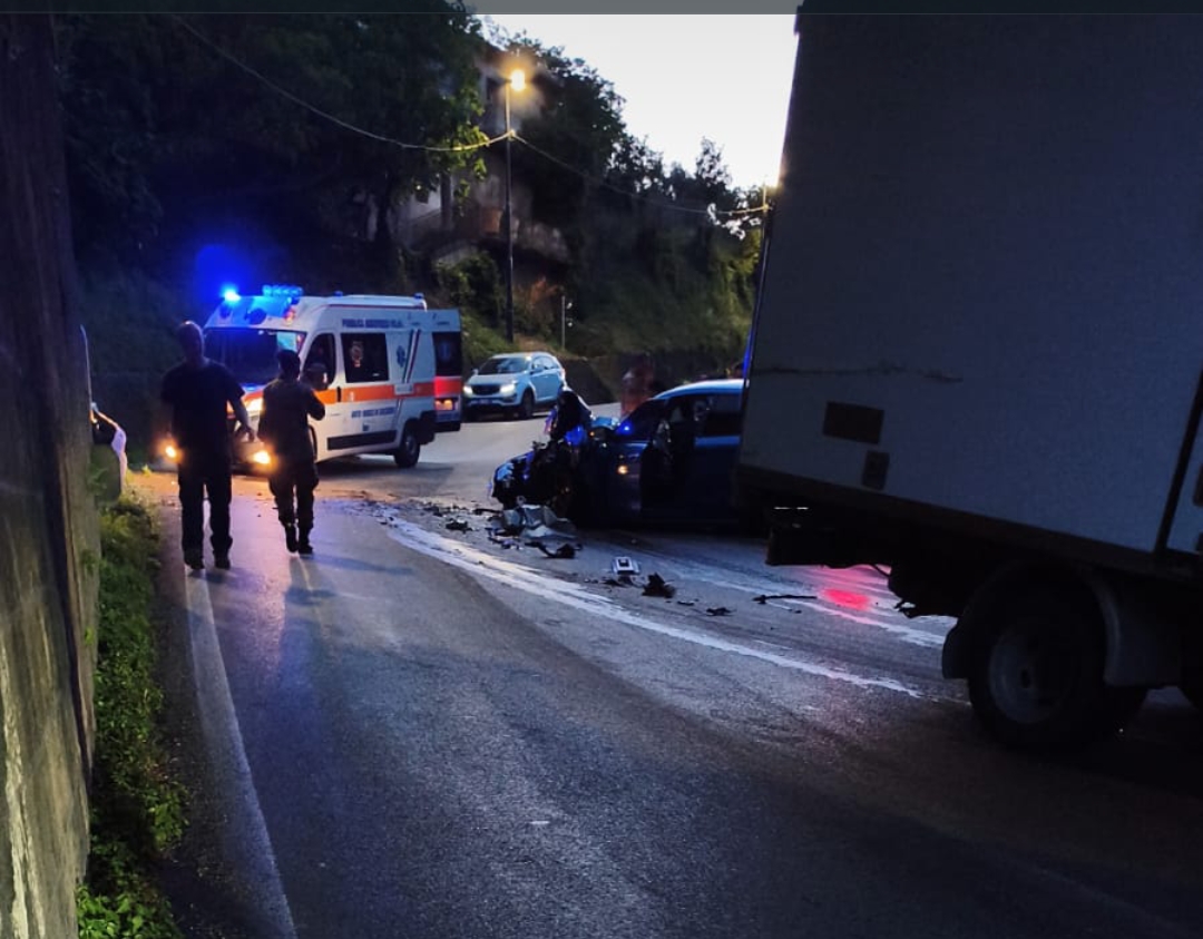 Frontale Tra Un’Auto Ed Un Furgone, Cinque Persone Ferite 3