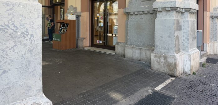 Giovani Sparano Un Colpo, Paura In Via Roma 3