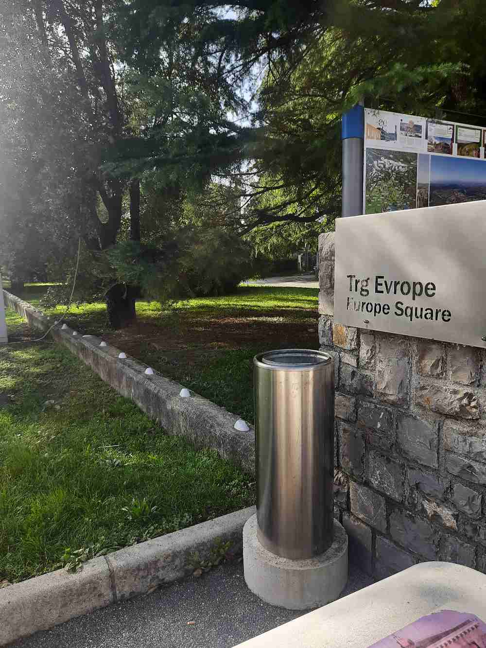 Ho pedalato oltre il confine ormai inesistente tra Gorizia e Nuova Gorica, vivendo un momento storico da ricordare. 13