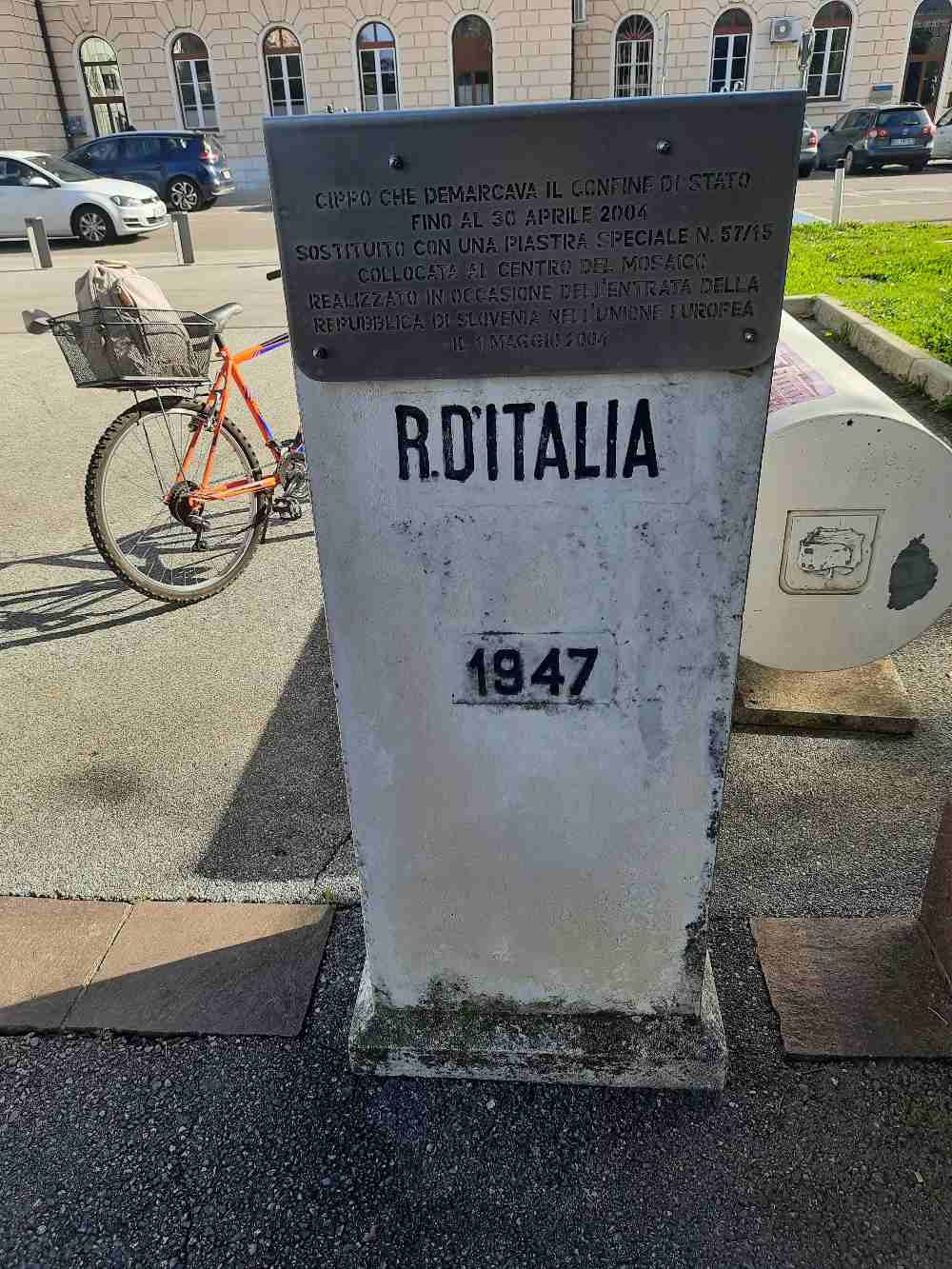 Ho pedalato oltre il confine ormai inesistente tra Gorizia e Nuova Gorica, vivendo un momento storico da ricordare. 21