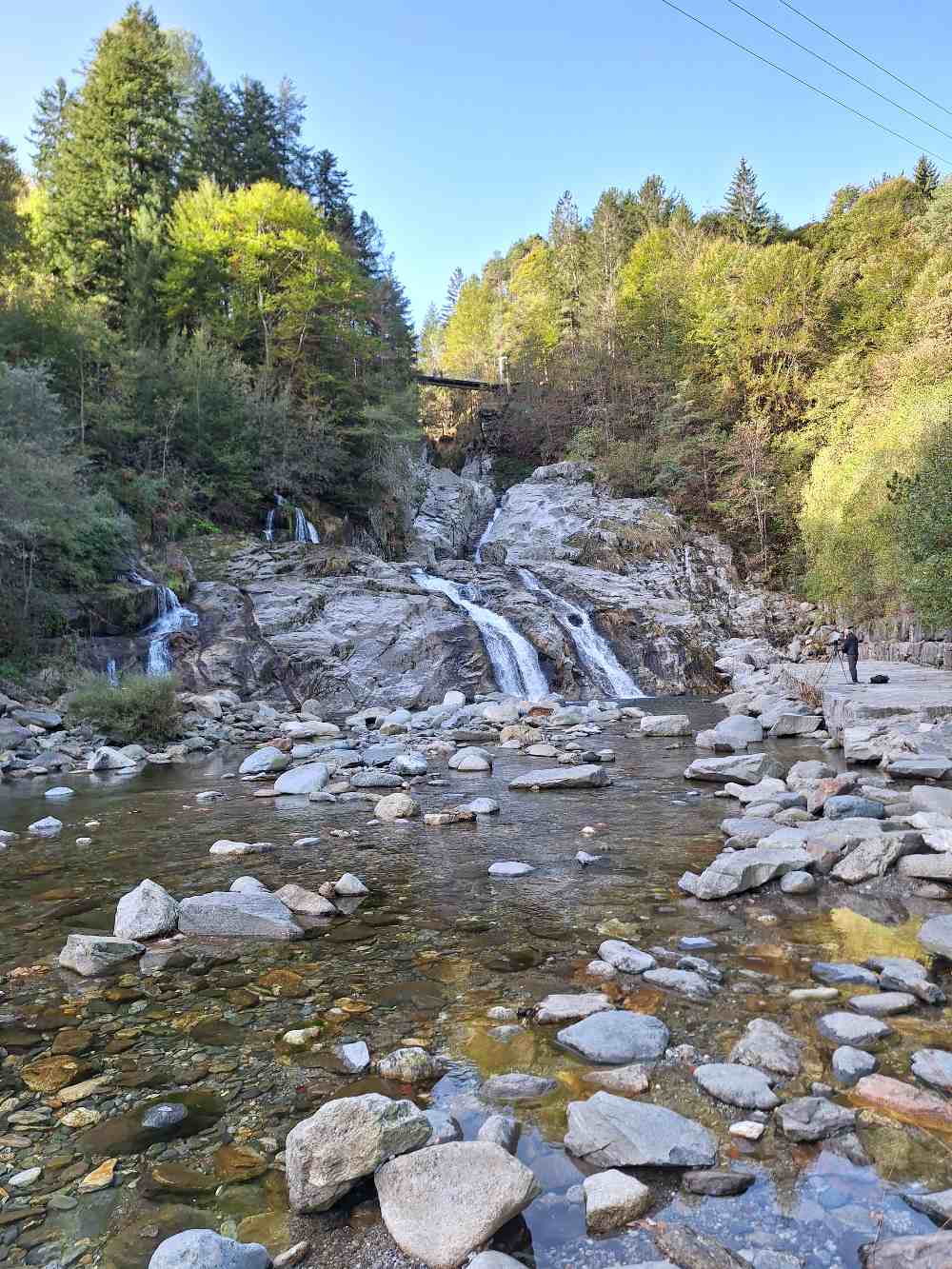 Ho percorso in bicicletta la pista ciclabile Druogno–Re esplorando la splendida Val Vigezzo, caratterizzata da cascate spettacolari, boschi e luoghi di culto. 27
