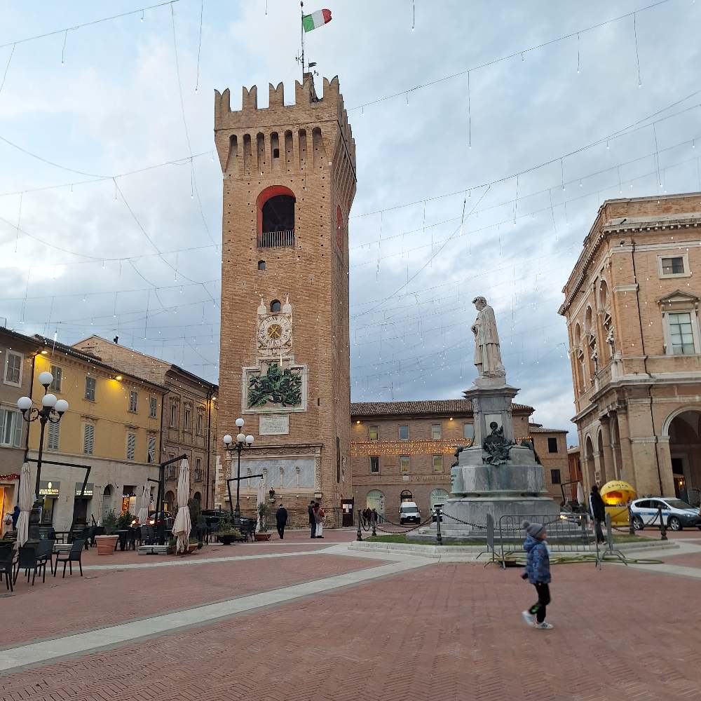 Ho visitato Recanati, ho percepito la sua poesia e ti racconto perché è significativo affacciarsi “sull'ermo colle” dell’Infinito. 19