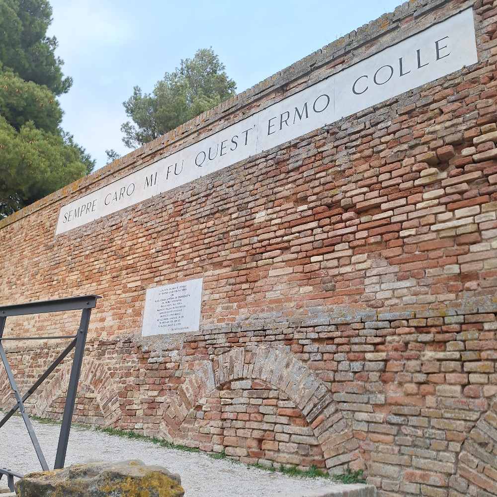 Ho visitato Recanati, ho percepito la sua poesia e ti racconto perché è significativo affacciarsi “sull'ermo colle” dell’Infinito. 29