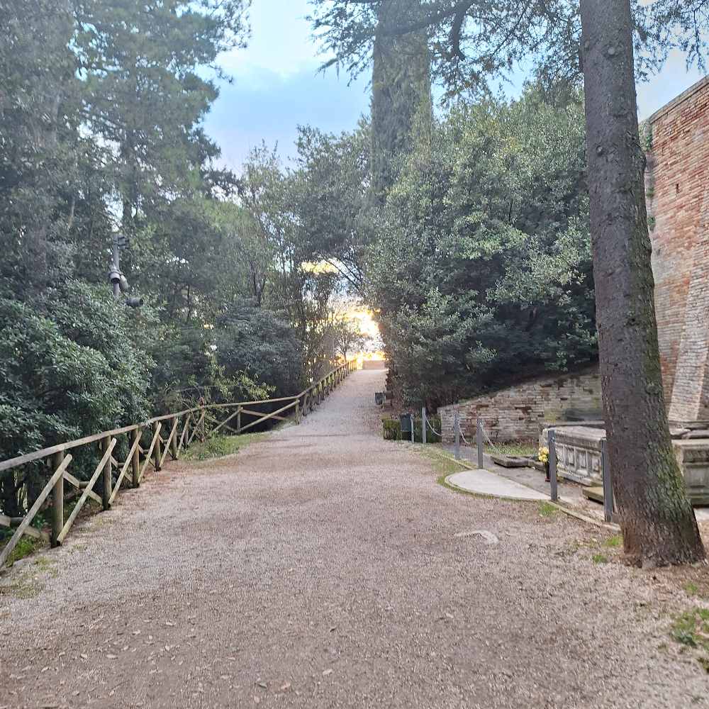 Ho visitato Recanati, ho percepito la sua poesia e ti racconto perché è significativo affacciarsi “sull'ermo colle” dell’Infinito. 27