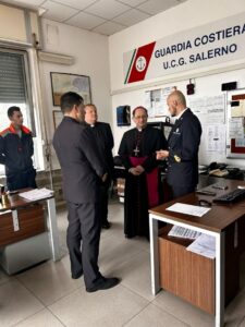 Il Vescovo Ausiliare Mons. Alfonso Raimo In Visita Alla Capitaneria Di Porto 11