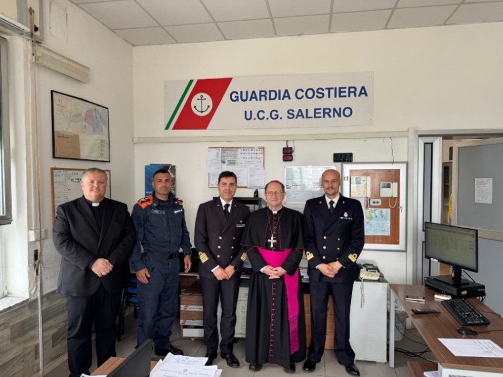 Il Vescovo Ausiliare Mons. Alfonso Raimo In Visita Alla Capitaneria Di Porto 7