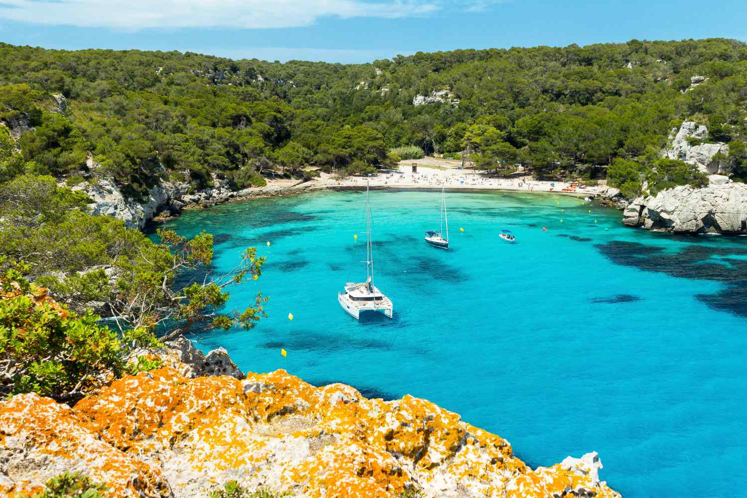 Le spiagge europee più affascinanti del 2026: 9 si trovano in Italia, prevalentemente in Sardegna. 25