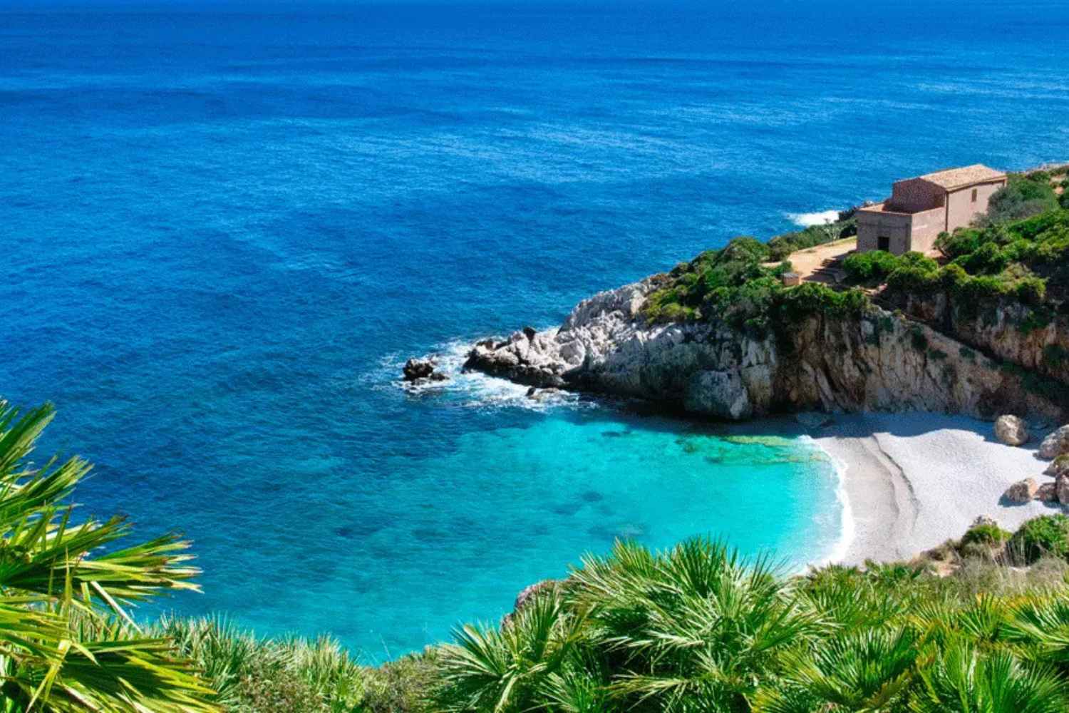 Le spiagge europee più affascinanti del 2026: 9 si trovano in Italia, prevalentemente in Sardegna. 39