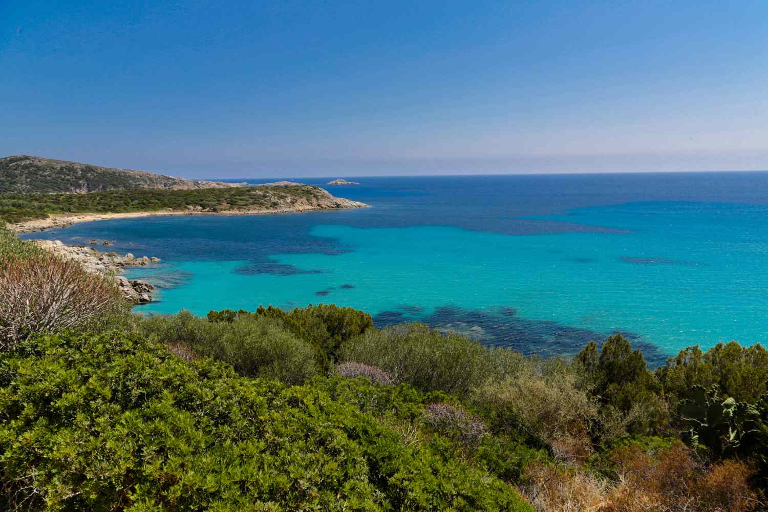 Le spiagge europee più affascinanti del 2026: 9 si trovano in Italia, prevalentemente in Sardegna. 31