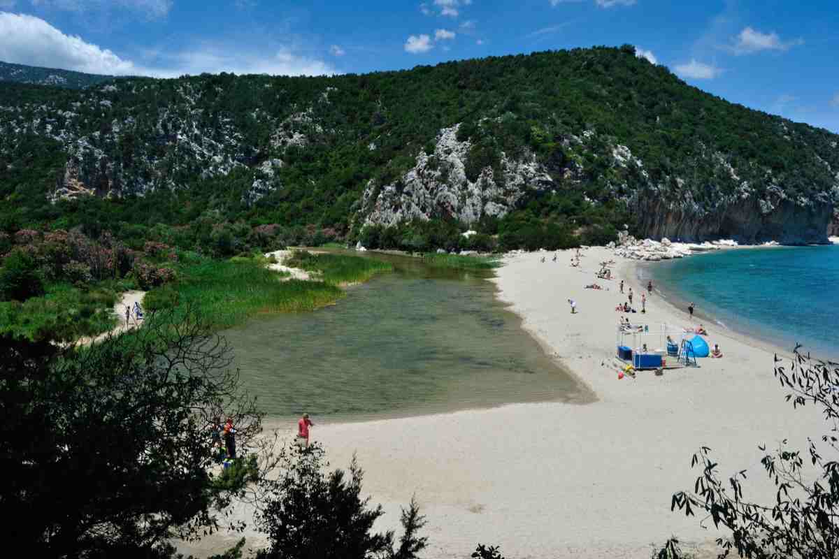 Le spiagge europee più affascinanti del 2026: 9 si trovano in Italia, prevalentemente in Sardegna. 43