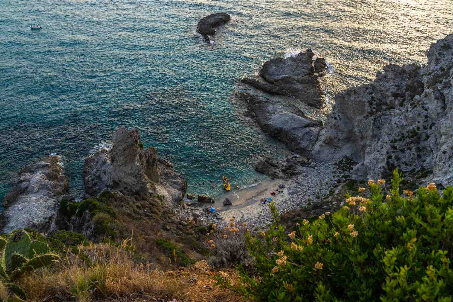 Le spiagge europee più affascinanti del 2026: 9 si trovano in Italia, prevalentemente in Sardegna. 35