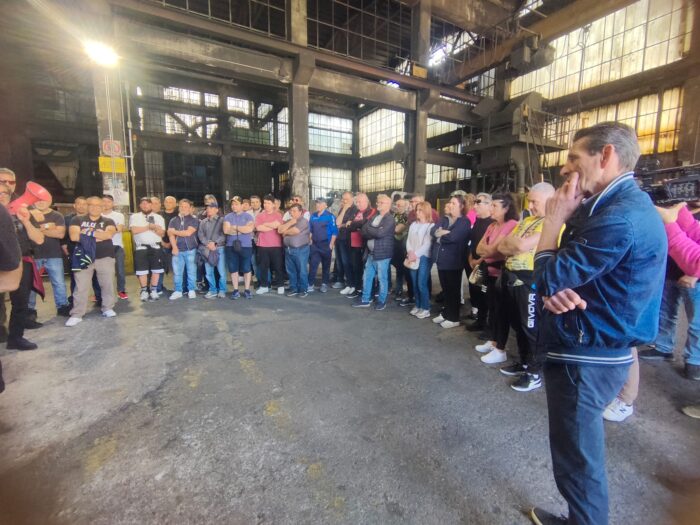 “Non Molliamo”: I Lavoratori Delle Fonderie Pisano In Assemblea – 9