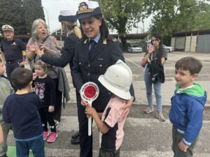 Sicurezza Stradale, Bimbi In Caserma Dalla Polizia Municipale 9