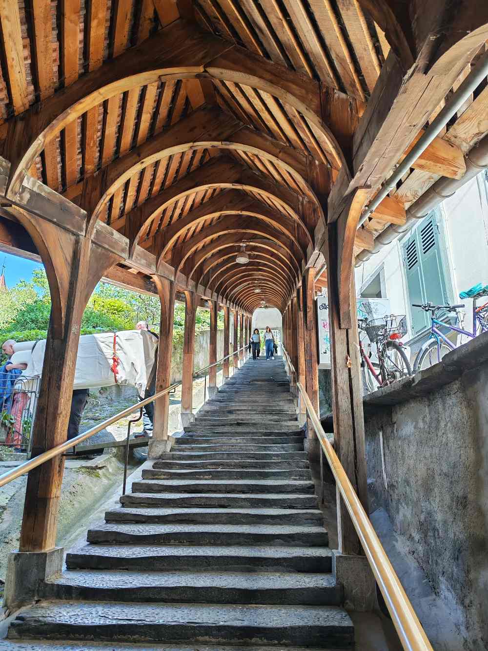 Ti accompagno sul Lago di Thun, tra fortezze medievali, corsi d'acqua e panorami straordinari che hanno affascinato anche Goethe. 31