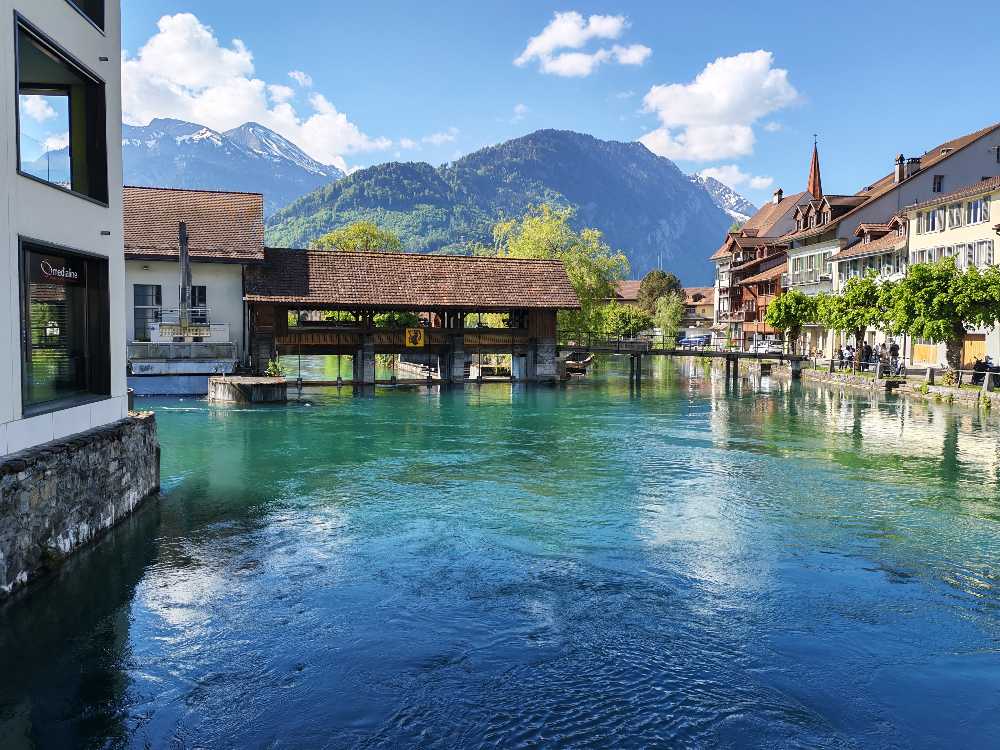 Ti accompagno sul Lago di Thun, tra fortezze medievali, corsi d'acqua e panorami straordinari che hanno affascinato anche Goethe. 49