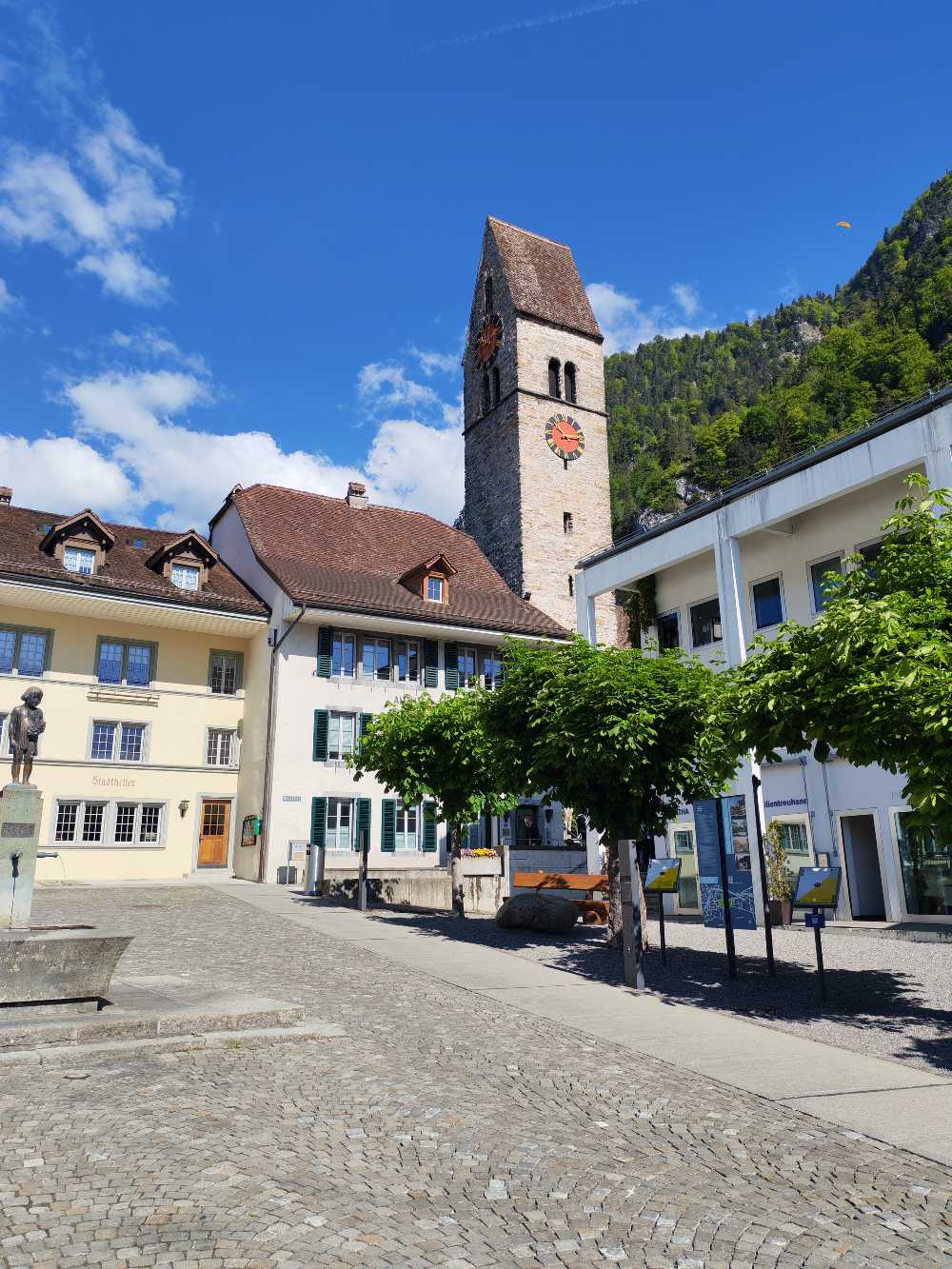 Ti accompagno sul Lago di Thun, tra fortezze medievali, corsi d'acqua e panorami straordinari che hanno affascinato anche Goethe. 51