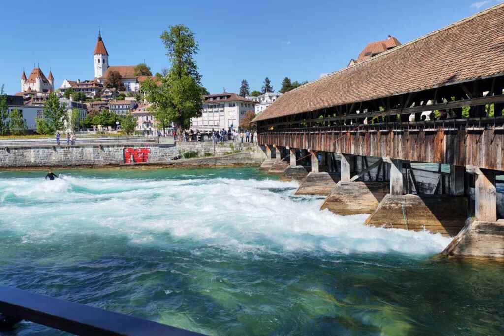 Ti accompagno sul Lago di Thun, tra fortezze medievali, corsi d'acqua e panorami straordinari che hanno affascinato anche Goethe. 27