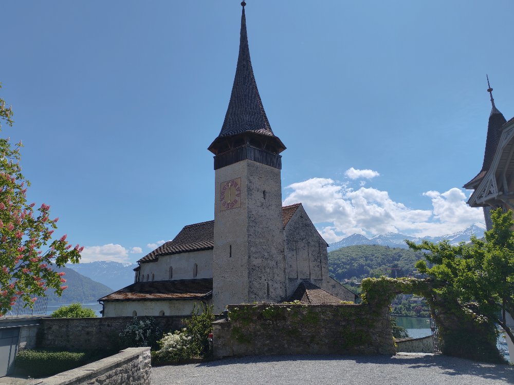 Ti accompagno sul Lago di Thun, tra fortezze medievali, corsi d'acqua e panorami straordinari che hanno affascinato anche Goethe. 41