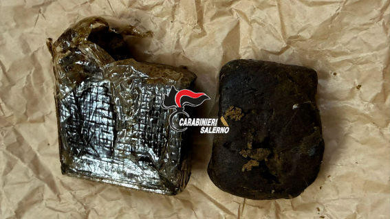 Trovato In Possesso Di Due Panetti Di Hashish, Arrestato Dai Carabinieri 3