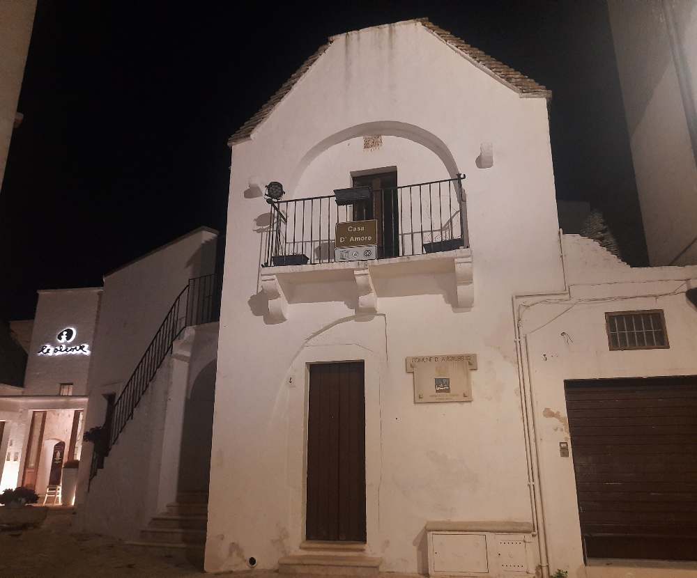 Una visita serale ad Alberobello: l'incanto dei trulli illuminati. 27