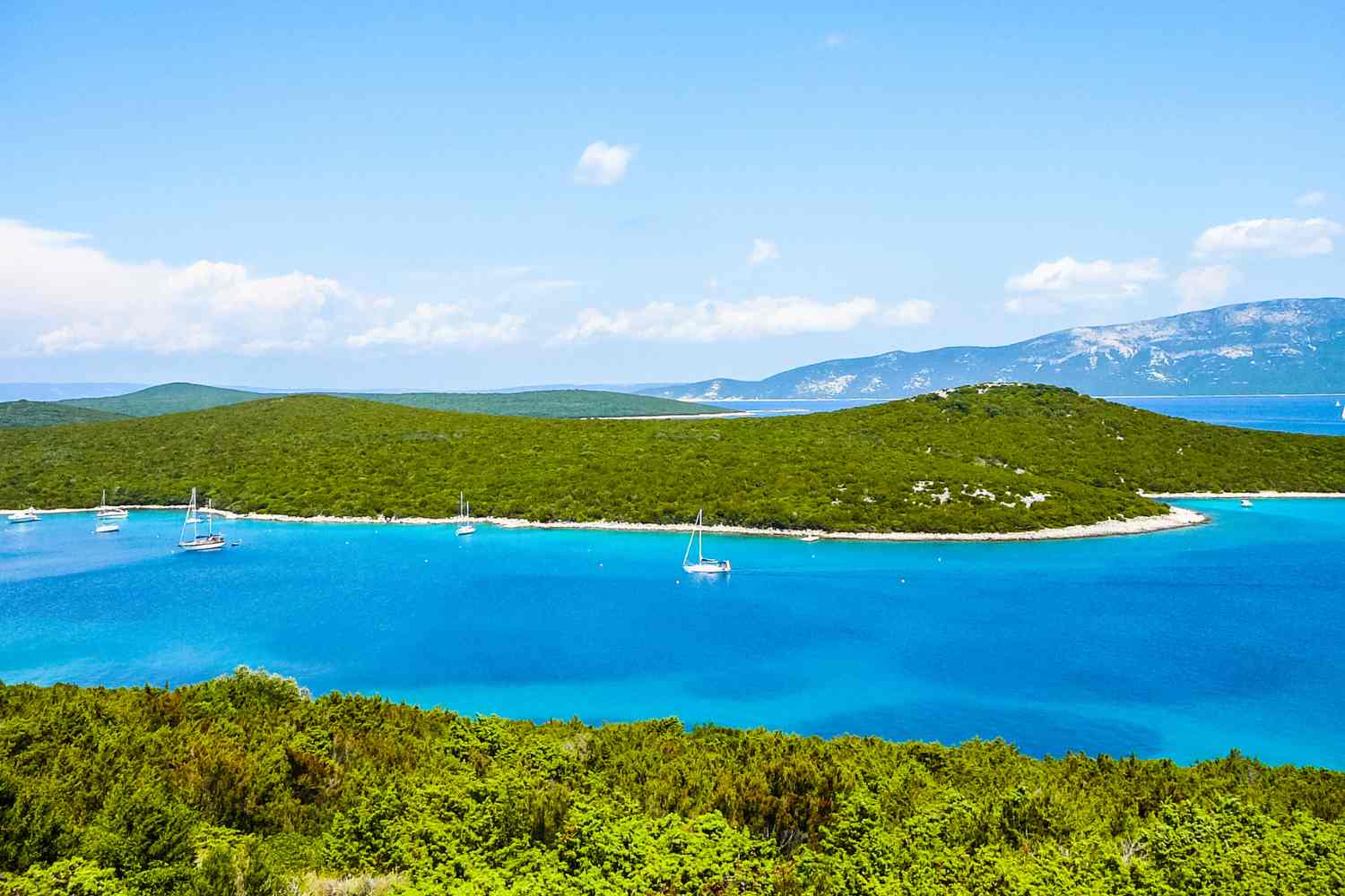 11 isole "nascoste" in Europa per sfuggire al turismo estivo del 2026. 13