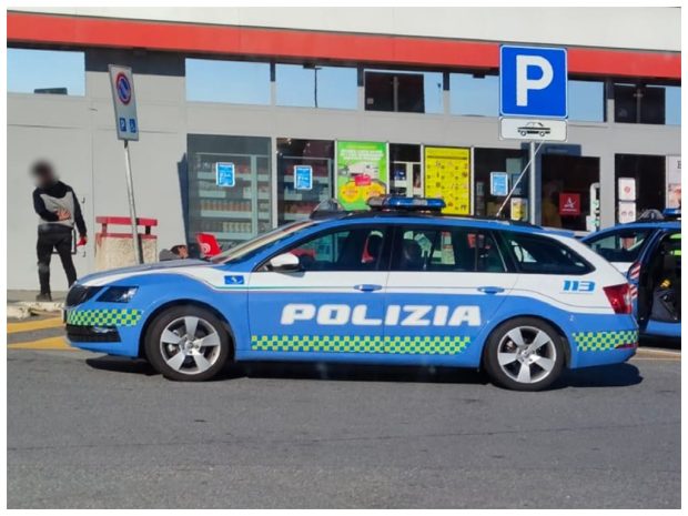 A2 Del Mediterraneo: Dimenticano La Figlia Sull’Autogrill, La Polstrada Soccorre La Piccola 3