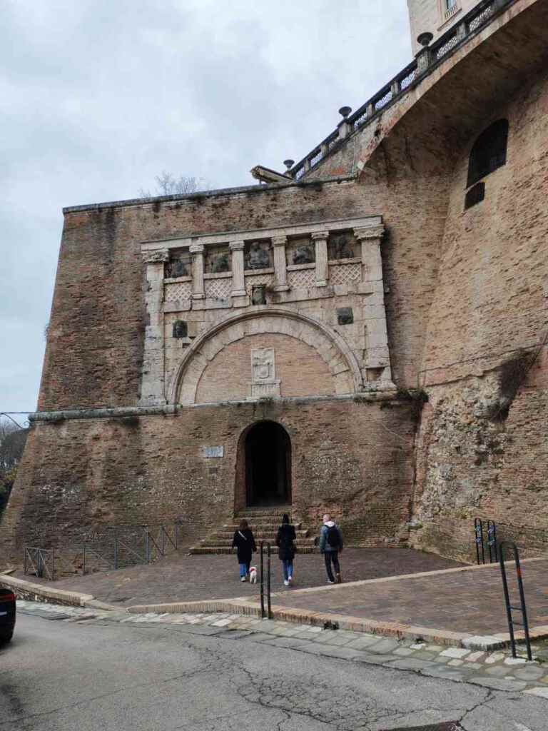 Alla scoperta della città più dolce d'Italia: 5 imperdibili attrazioni a Perugia (la quarta è un'esperienza indimenticabile) 23