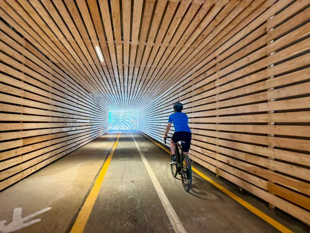 Aperta la nuova pista ciclabile che collega Nago alla piana del Garda: un percorso panoramico con vista sul lago e curve suggestive. 7