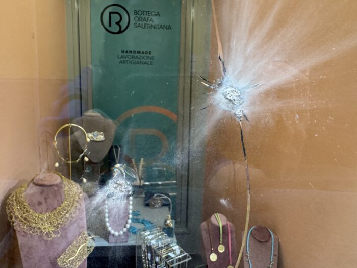 Bottega Orafa, Tentativo Di Colpo Nella Strada Delle Caserme 6 Bottega Orafa, Tentativo Di Colpo Nella Strada Delle Caserme 5