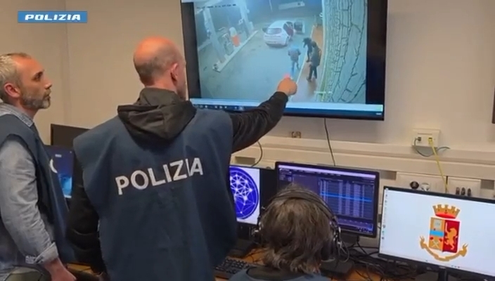 Cinque Rapine In Un Giorno, Arrestati Dalla Squadra Mobile Due Minori 6 Cinque Rapine In Un Giorno, Arrestati Dalla Squadra Mobile Due Minori 5