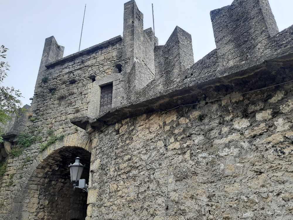Esplorando San Marino, il mio percorso nella Repubblica più antica del pianeta che appare come un racconto di fantasia. 19