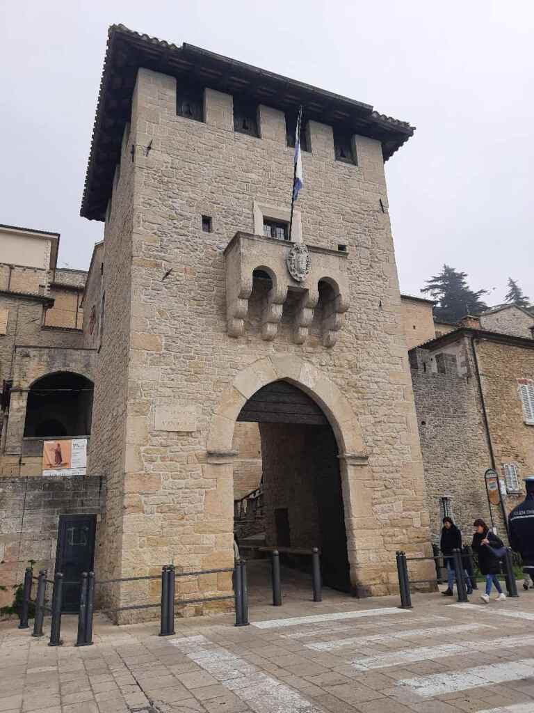 Esplorando San Marino, il mio percorso nella Repubblica più antica del pianeta che appare come un racconto di fantasia. 17
