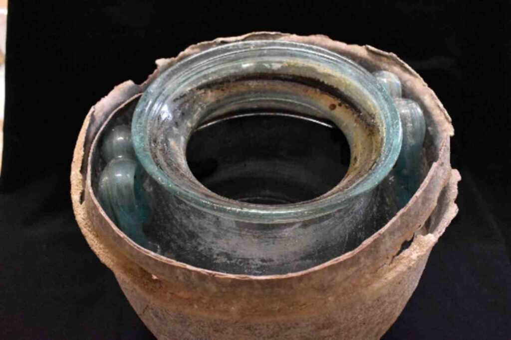 Il vino più antico conosciuto ha oltre 2000 anni e narra il peso della condizione femminile nell'Antica Roma. 3