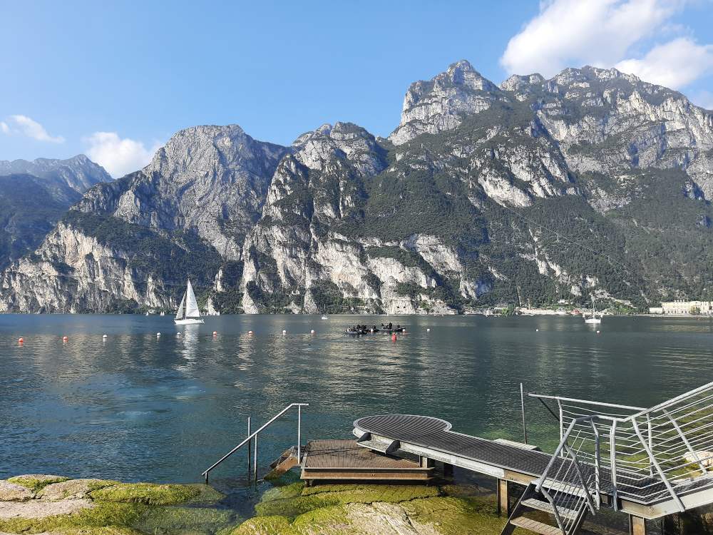Lago di Garda: esploriamo la sponda trentina, dove le montagne si immergono nel lago e i paesi appaiono sospesi nell'aria. 29
