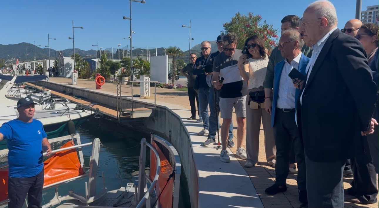 Mare Pulito E Turismo, De Luca Annuncia Un Hotel A 5 Stelle 4 Mare Pulito E Turismo, De Luca Annuncia Un Hotel A 5 Stelle 3